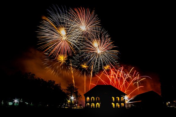 L'artificier de Caen : Éclats et émerveillement en fête